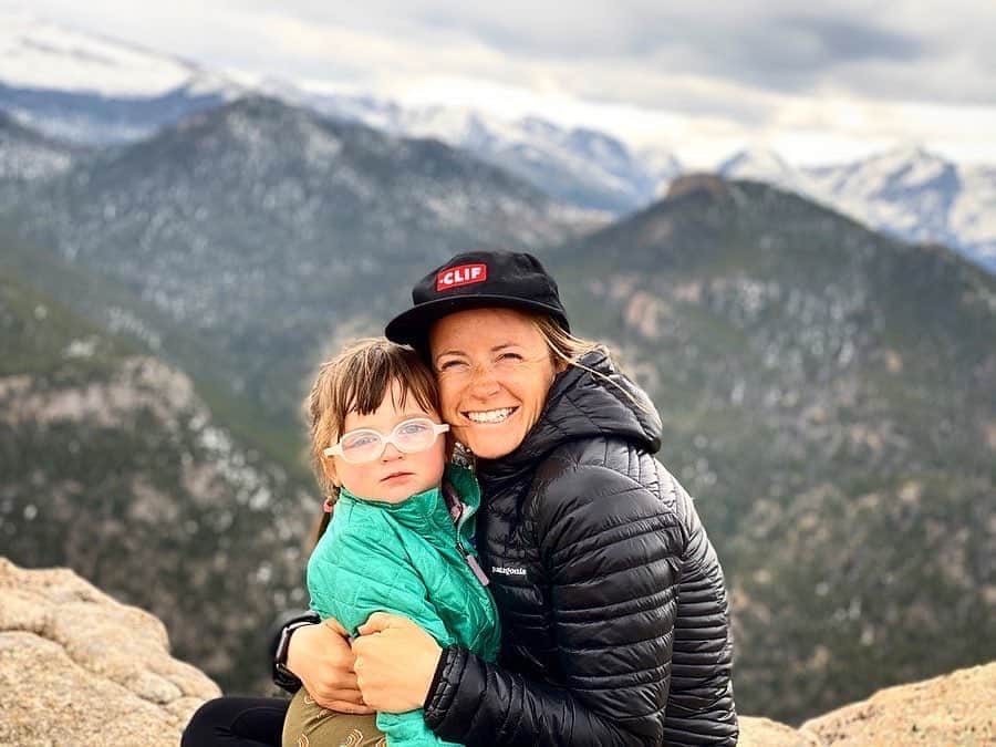 トミー・コールドウェルのインスタグラム：「I  think of all humans possessed that paradox of  sympathy, compassion, and strength that moms have (especially this one) we would weather any pandemic with grace. Happy Mother’s Day! I know I’m a day late again. I’ve made a habit of not picking up my phone on days when I really want to be with loved ones.」