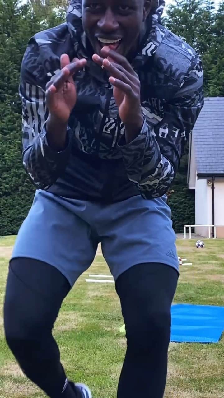 バンジャマン・メンディのインスタグラム：「Thanks @ed_choppo for the burn 🔥🔥🔥」