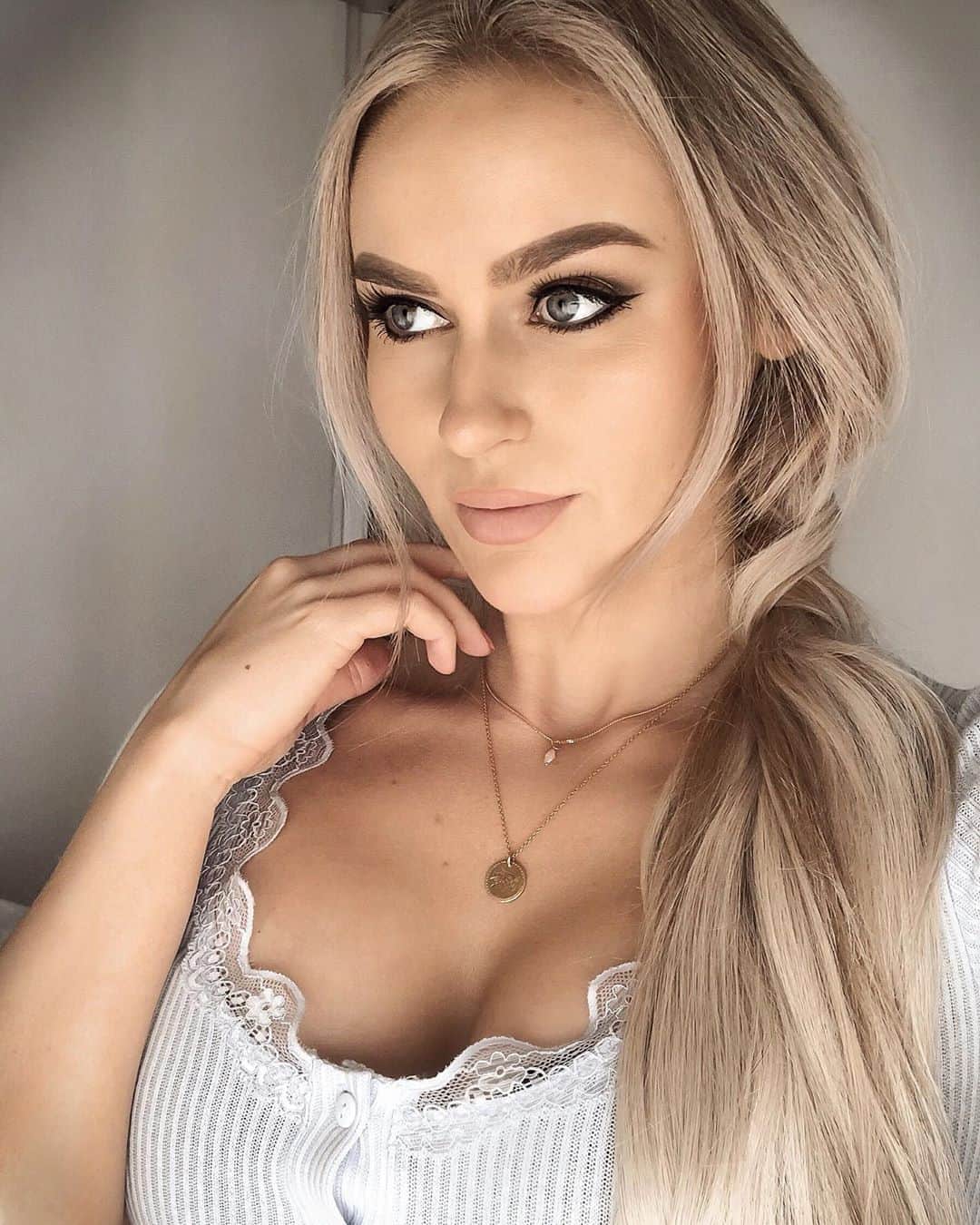 Anna Nyströmのインスタグラム：「Eyes on you. 🤍」