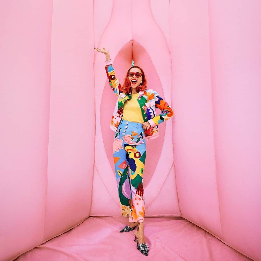 デシグアルのインスタグラム：「Undressing Eve, Miranda’s new collection, is already available. An energetic collection, full of bright colours, in a seventies style that invites us to be free.  #MirandaLovesDesigual #lifewillbeawesomeagain」
