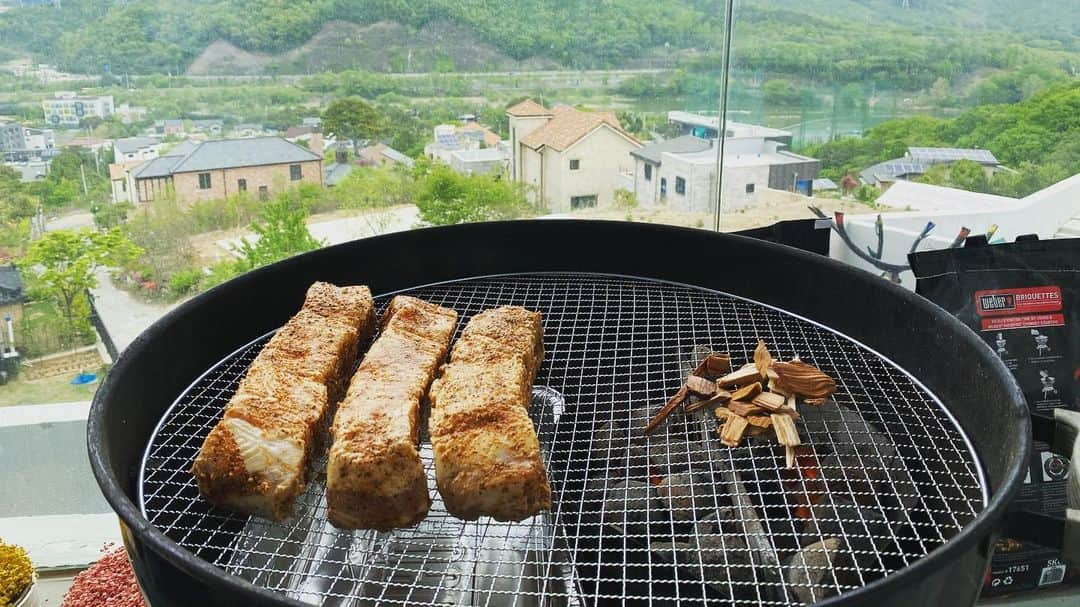 カン・ギヨンさんのインスタグラム写真 - (カン・ギヨンInstagram)「어버이날 메인 메뉴🍖」5月11日 21時20分 - booboo2injo