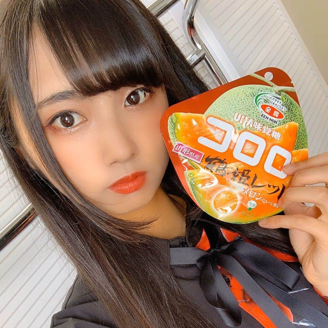 虹のコンキスタドールさんのインスタグラム写真 - (虹のコンキスタドールInstagram)「#全農 さんのコロロ！！ メロン味めちゃくちゃ美味しかったよ〜！！！ 鶴姫の話、昔漫画で読んだことあったから軽率に沸いてしまった🙄 山形だったんだねええええ 見つけたら食べてみてね！！！🍈 グミってなんでこんなに美味しいんだろうね… みんなもおすすめのお菓子あったら教えてください！！✊🏻❤️ #虹コン #虹のコンキスタドール #全農の食の応援団 #コロロ #清水理子 #2zicon #ニジスタグラム」5月11日 21時31分 - 2zicon