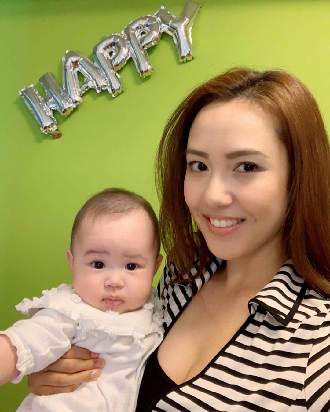 一木エリカのインスタグラム：「Happy Mother’s Day 💐 Thank you for making me a mom ❤️ I’m so happy to be your mom 💓 Love forever 💓  #生後５ヶ月　#生後６ヶ月」