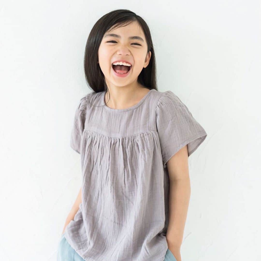 Rieさんのインスタグラム写真 - (RieInstagram)「ピンクルえみりんが﻿ ﻿ 3年生になったんだ。﻿ ﻿ 信じられる？🥺 ﻿ ﻿ #うひゃー﻿ ﻿ ここのお洋服素材良しで可愛いのに驚くほど安いんだわ。﻿ ﻿ #笑顔と真顔のギャップ」5月11日 22時02分 - riemirin_k
