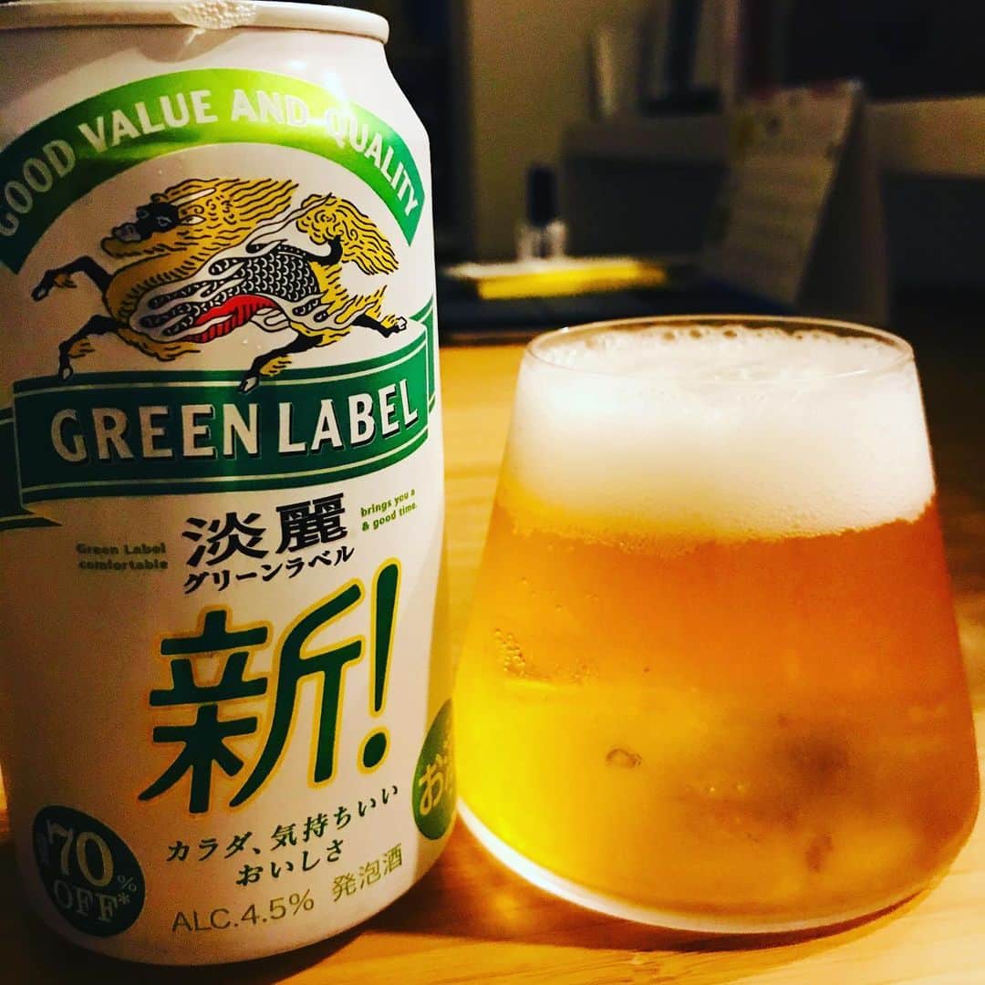 堀井亮佑のインスタグラム：「最近は少し肥満わ気にし始めたので糖質オフを試し中。久々の淡麗グリーンラベル。　#beer #堀井ビールログ」
