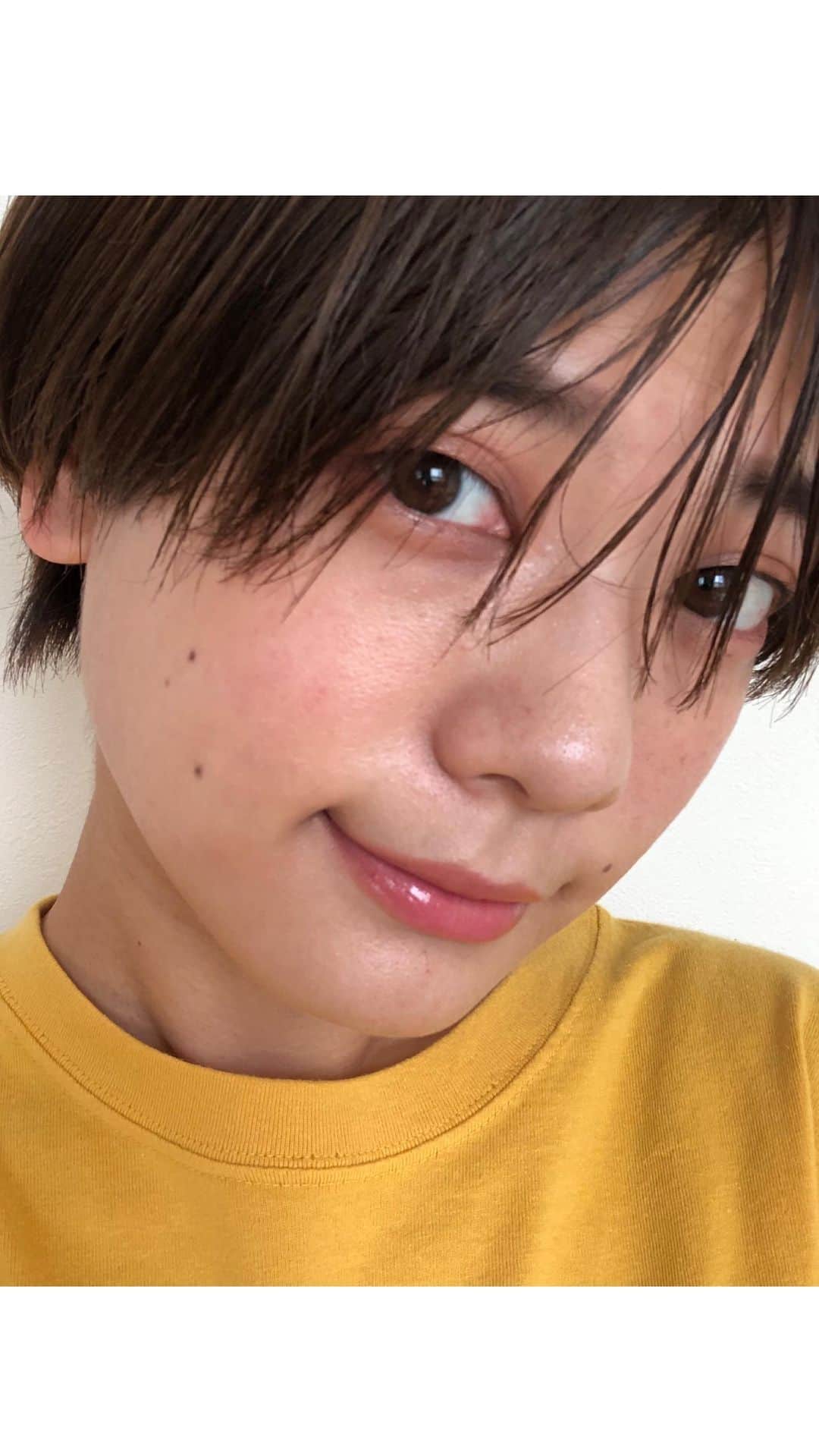 石川瑠利子のインスタグラム：「. 下地が終わった段階からの使ったメイク道具は2つだけ🙆🏻‍♀️ でもメイクをしてる感じはある！ 是非見てみてね😊🙏🏻💕」
