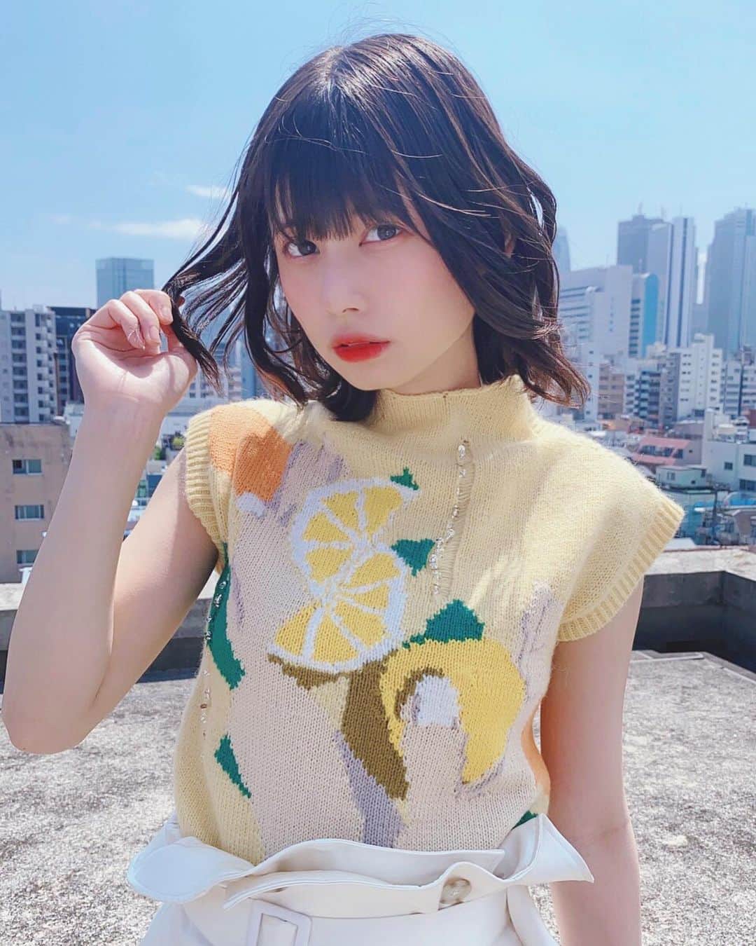 鹿目凛さんのインスタグラム写真 - (鹿目凛Instagram)「#RYOTAMURAKAMI  さんのお洋服を着ました。 たまごカラーで可愛くて大人っぽい。 やっぱり、半袖ニットって良いよね。」5月11日 22時14分 - kaname_rin