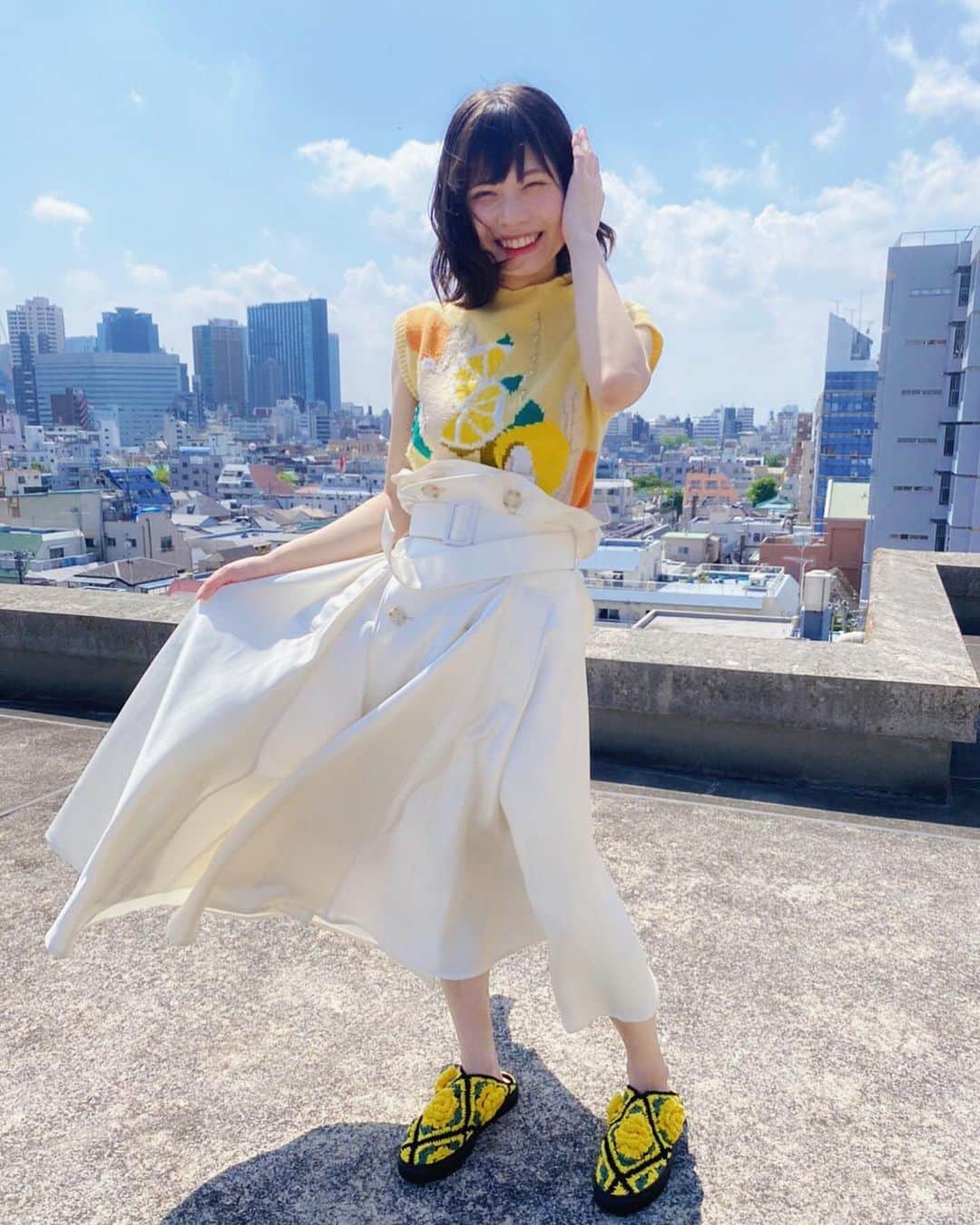 鹿目凛さんのインスタグラム写真 - (鹿目凛Instagram)「#RYOTAMURAKAMI  さんのお洋服を着ました。 たまごカラーで可愛くて大人っぽい。 やっぱり、半袖ニットって良いよね。」5月11日 22時14分 - kaname_rin