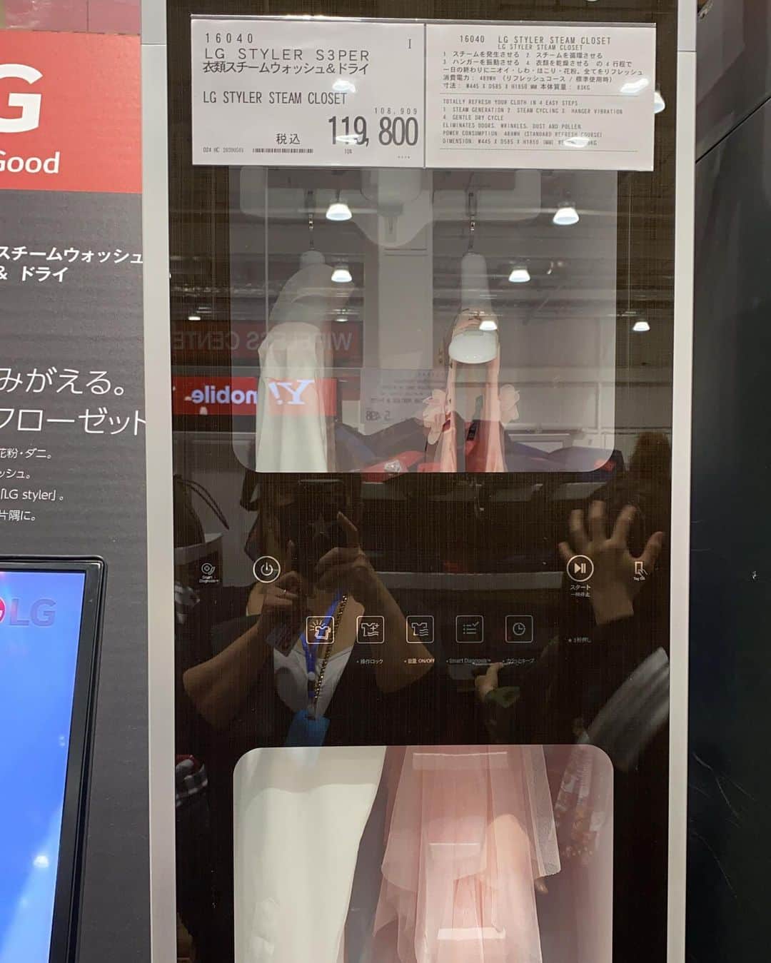 SHINOさんのインスタグラム写真 - (SHINOInstagram)「なかったことにしたい夜☆ #やっと買えた #オススメしてもらった #エプソムソルト #epsomsalt  #biossentiel  #このふたつで滝汗 #なかったことにしてくれるかな？ #とりあえずすでに汗だくです #言われた通りの滝汗 #バスソルト #晩ごはんは #ピザ #ガーリックライス #お寿司 #滝汗で罪悪感なし #あれも欲しいこれも欲しい #お洗濯が1番苦手 #畳んで直す　という #セクション　が #苦手です #自粛期間中 #パパが担当してくれました #感謝😭 #いつもありがとう #新しい洗濯機 #なんかお洋服の菌を殺してくれるやつ #我が家の花壇のいちご #普通の味♡」5月11日 22時22分 - shino0605