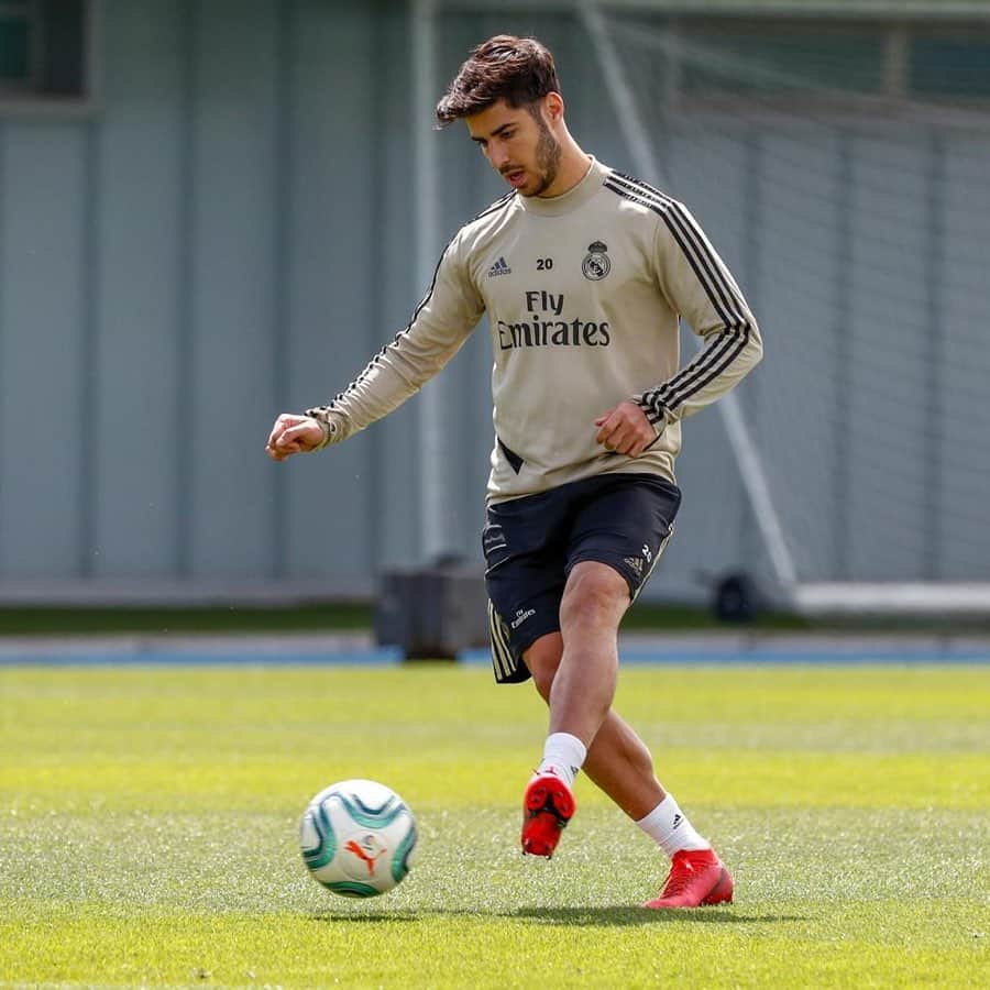 マルコ・アセンシオのインスタグラム：「Como lo echaba de menos...⚽️Primer día. ✅😃 / How i missed this... ⚽️ First Day. ✅😃」