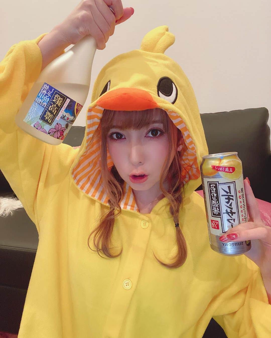 波多野結衣さんのインスタグラム写真 - (波多野結衣Instagram)「オンライン飲み会をおうちでたのしむチキンラーメンのひよこちゃん . . #チキンラーメンひよこちゃん #オンライン飲み会 #酒 #鍛高譚 #サワー #波多野結衣」5月11日 22時55分 - hatachan524