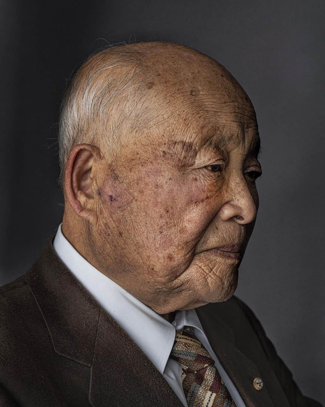 Robert Clarkさんのインスタグラム写真 - (Robert ClarkInstagram)「One of my trips for “The Last Survivors of World War Two” was to Japan. While on assignment for @NatGeo I meet several soldiers and victims war. #WWII #Japan」5月11日 22時49分 - robertclarkphoto