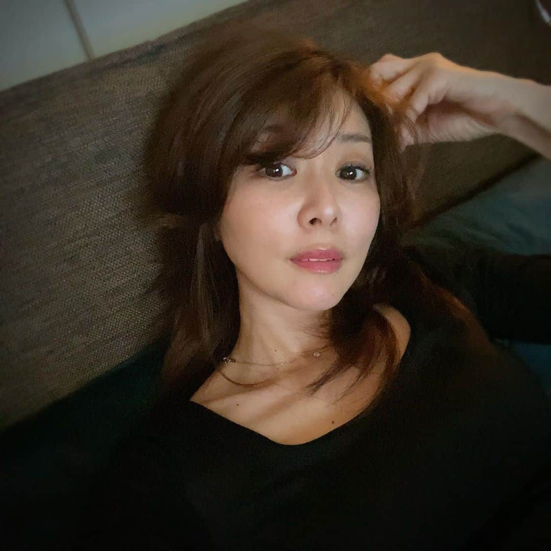 矢部美穂さんのインスタグラム写真 - (矢部美穂Instagram)「まだ、眠くないー‼️だから、明日の朝のスープ作っちゃった💛あれはハマりそう✨今週は木曜、金曜は仕事だからこの不規則を直さなければいけない💦#眠くない #ダラダラ#まったり#おうち時間 #40代#矢部みほ」5月11日 23時16分 - miho.yabe.0607