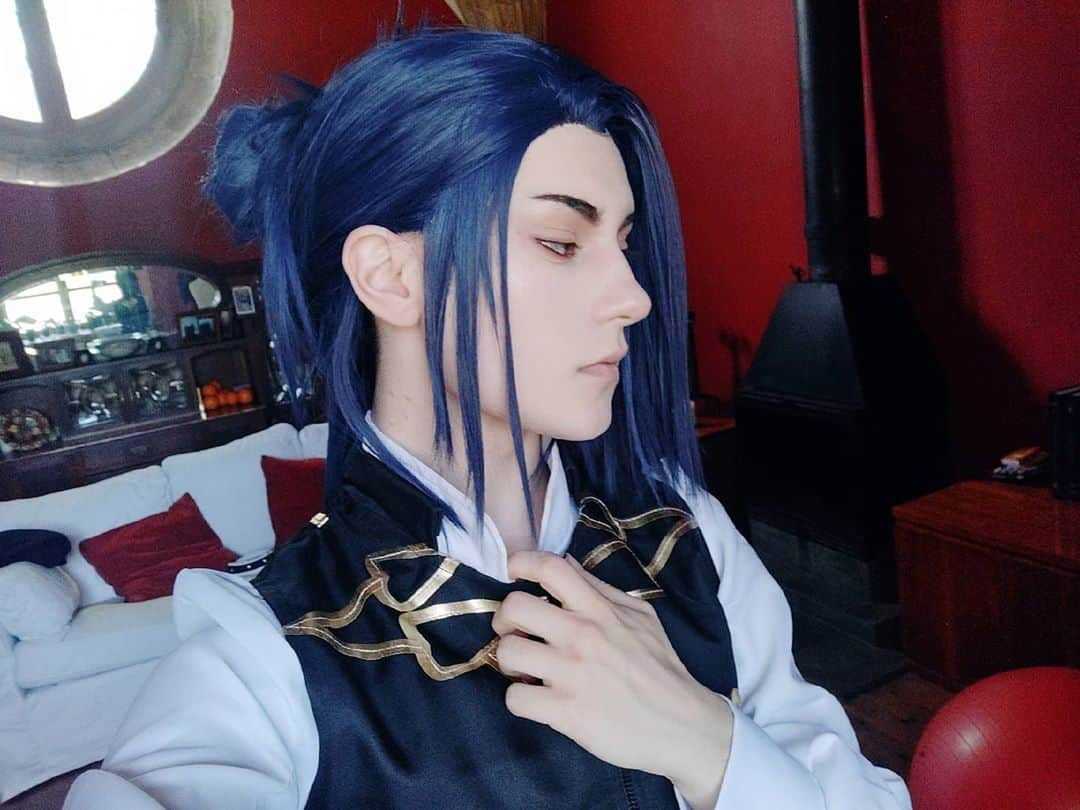 Geheさんのインスタグラム写真 - (GeheInstagram)「my Felix cosplay arrived last week! Thank you @ezcosplay for sponsoring it! HD photos will come tomorrow 👀 I set up a cute spot in my garden to take them, so look forward to that✨  #FireEmblemThreeHouses #FelixHugoFraldarius #FE3H #FE3Hcosplay #cosplay #EzCosplay #FelixCosplay」5月11日 23時39分 - geheichou