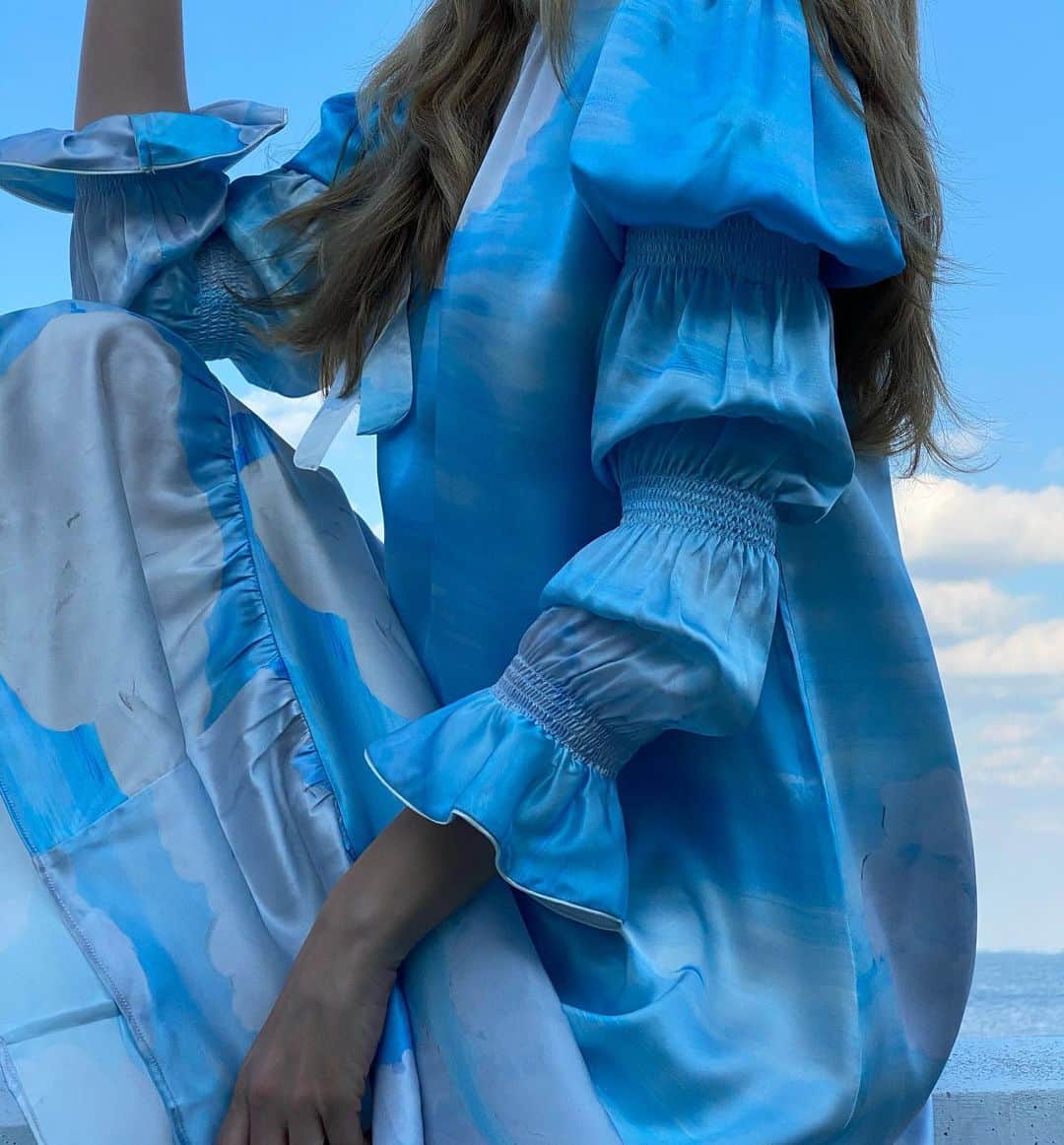 Mathilde Goehlerのインスタグラム：「Blending in ☁️」