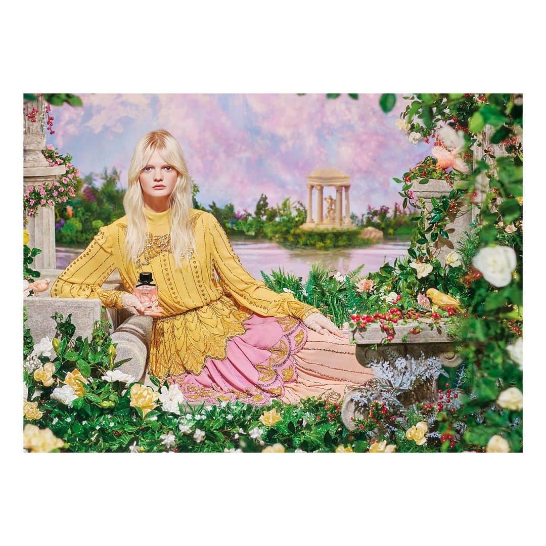 のインスタグラム：「“I’ve always wanted to collaborate with Pierre et Gilles. I like their idea of estrangement from reality, their dialogue with fantasy, with the surreal and with the sacred linked to pop. I find there are many connections with my work. If there is something that needs surrealism and transcendentalism, it is precisely the idea of perfume, so it was therefore natural to work with them on this project." @alessandro_michele First seen on @guccibeauty, the new campaign to celebrate #GucciFlora is captured by artistic duo #PierreetGilles @pierre_pierreetgilles @pierreetgilles_gilles who reference art history and pop culture to create a fantastical setting. Twisting vines and pale roses complement the new campaign —with creative direction by @alessandro_michele and art direction by @christophersimmonds—featuring Unia @yuniya_p lounging in a scene evocative of an ancient era. Opening with red berries, #GucciFlora Gorgeous Gardenia features an opulent floral heart: White Gardenia petals are enhanced by the Frangipani Flower and underlaid by the aroma of Patchouli and Brown Sugar. Discover more through link in bio. #AlessandroMichele #GucciBeauty」