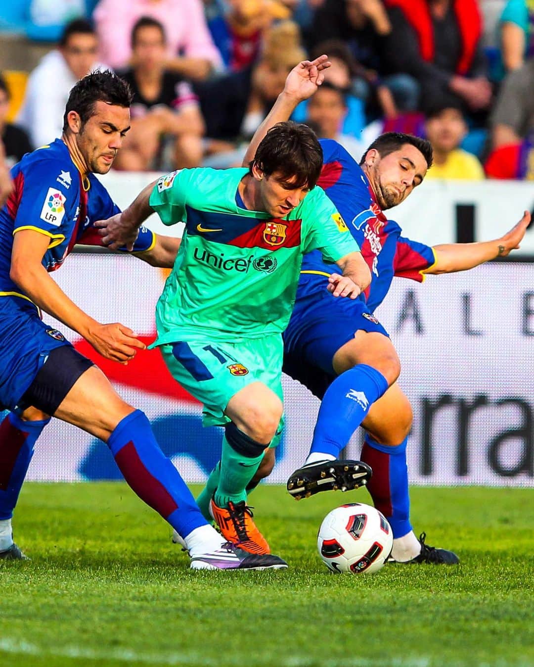 FCバルセロナさんのインスタグラム写真 - (FCバルセロナInstagram)「🔙 #OTD in 2011, Barça won league title 2️⃣1️⃣ away at Levante. 🏆」5月12日 0時04分 - fcbarcelona