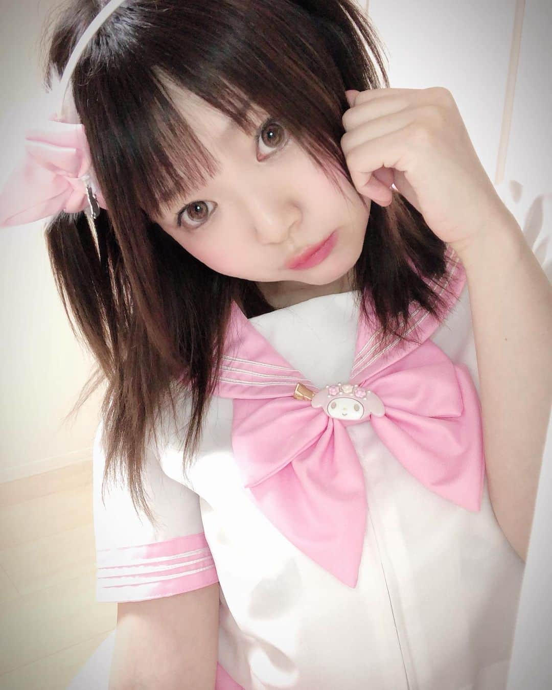 音羽莉夢のインスタグラム：「おやすみなさい♥  #童顔ロリ巨乳 #合法ロリ #ロリコンホイホイ #撮影会モデル #音羽莉夢 #アミックエンターテインメント  #グラドル自画撮り部 #グラドル #ツインテール #ピンクセーラーの天使🎀  #白ニーハイは正義  #ねこみみ」