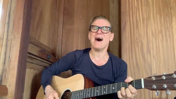ブライアン・アダムスのインスタグラム：「CUTS LIKE A KNIFE. A song by me. Tonight was supposed to be the beginning of a tenancy of gigs at the @royalalberthall, but thanks to some fucking bat eating, wet market animal selling, virus making greedy bastards, the whole world is now on hold, not to mention the thousands that have suffered or died from this virus. My message to them other than “thanks a fucking lot” is go vegan. To all the people missing out on our shows, I wish I could be there more than you know. It’s been great hanging out in isolation with my children and family, but I miss my other family, my band, my crew and my fans. Take care of yourselves and hope we can get the show on the road again soon. I’ll be performing a snippet from each album we were supposed to perform for the next few days. X❤️ #songsfromisolation #covid_19 #banwetmarkets #selfisolation #bryanadamscutslikeaknife #govegan🌱」