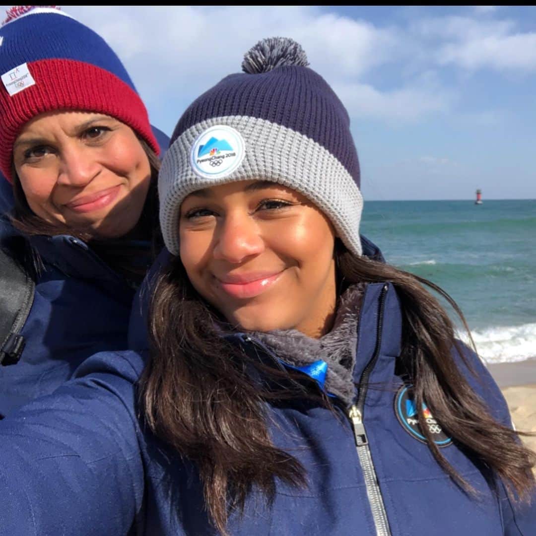 Nia Sioux Frazierさんのインスタグラム写真 - (Nia Sioux FrazierInstagram)「Another appreciation post for momma Holly because it’s her BIRTHDAY! I love getting to travel the world with you and go on crazy adventures together. Thanks for being my best friend and my biggest cheerleader through everything. Ej, Will, and I are so blessed to have you as our mom. I know we can’t leave the house, but I’m so happy the fam is all together for your special day! Love you forever💘」5月12日 1時01分 - niasioux