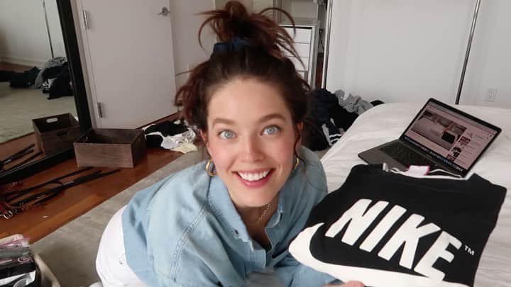 エミリー・DiDonatoのインスタグラム：「The ultimate closet clean out! 👗 👚 How to organize your closet like a PRO with a little (and by a little I mean a lot) of virtual help from my friends @horderly 😉  I’ve been wanting to organize my closets since I’ve been spending so much time at home but I would get so overwhelmed whenever I tried so @horderly put together a step by step guide for me for this video so I could finally do it on my own. If you need some help, guidance or inspiration to get organized, click the link in BIO and let’s get organized together! 🎥」