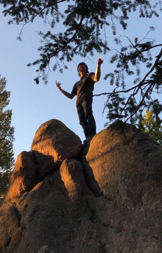 のインスタグラム：「FA by @griffinwhiteside... this trav is fuckin nails. Spent 8+ days trying and would always fall on the double crimp swingout move at the end. This send attempt was an all out hailmary burn... n it worked 🤯🔥. vid by @tchadx... besttt iphone vid he has taken hahaha 💯」