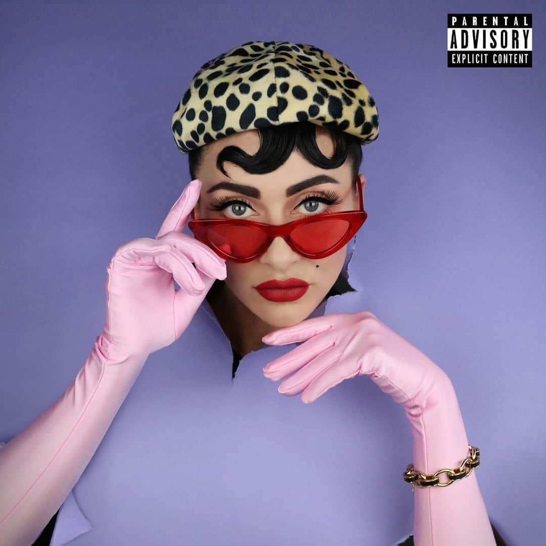 カーミンのインスタグラム：「hey boo. I know it’s been a rough couple months but you’re still a bad bitch. I want you to have the best summer ever so I got your playlist covered. pre save EP8, link in bio ☀️」