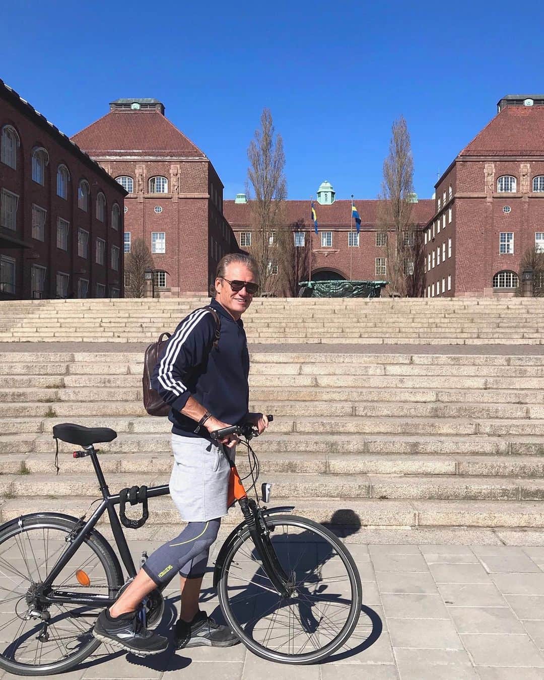のインスタグラム：「Biking around Stockholm. Stopped by my old school, The Royal Institute Of Technology, where I studied Chemical Engineering before I got in the ring with Rocky Balboa 👊🏻🤓🇸🇪」