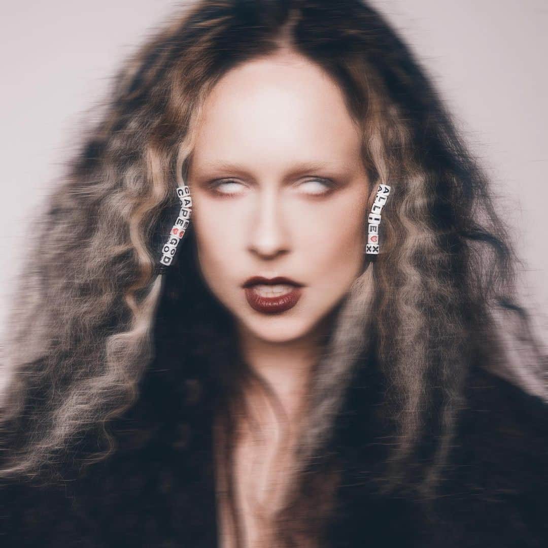 アリー・エックスのインスタグラム：「Here are some of my favorite SDPP remixes. I was really amazed at what you guys did- like better then some pro stuff I got 🤫 haha. What stems do you want next???」