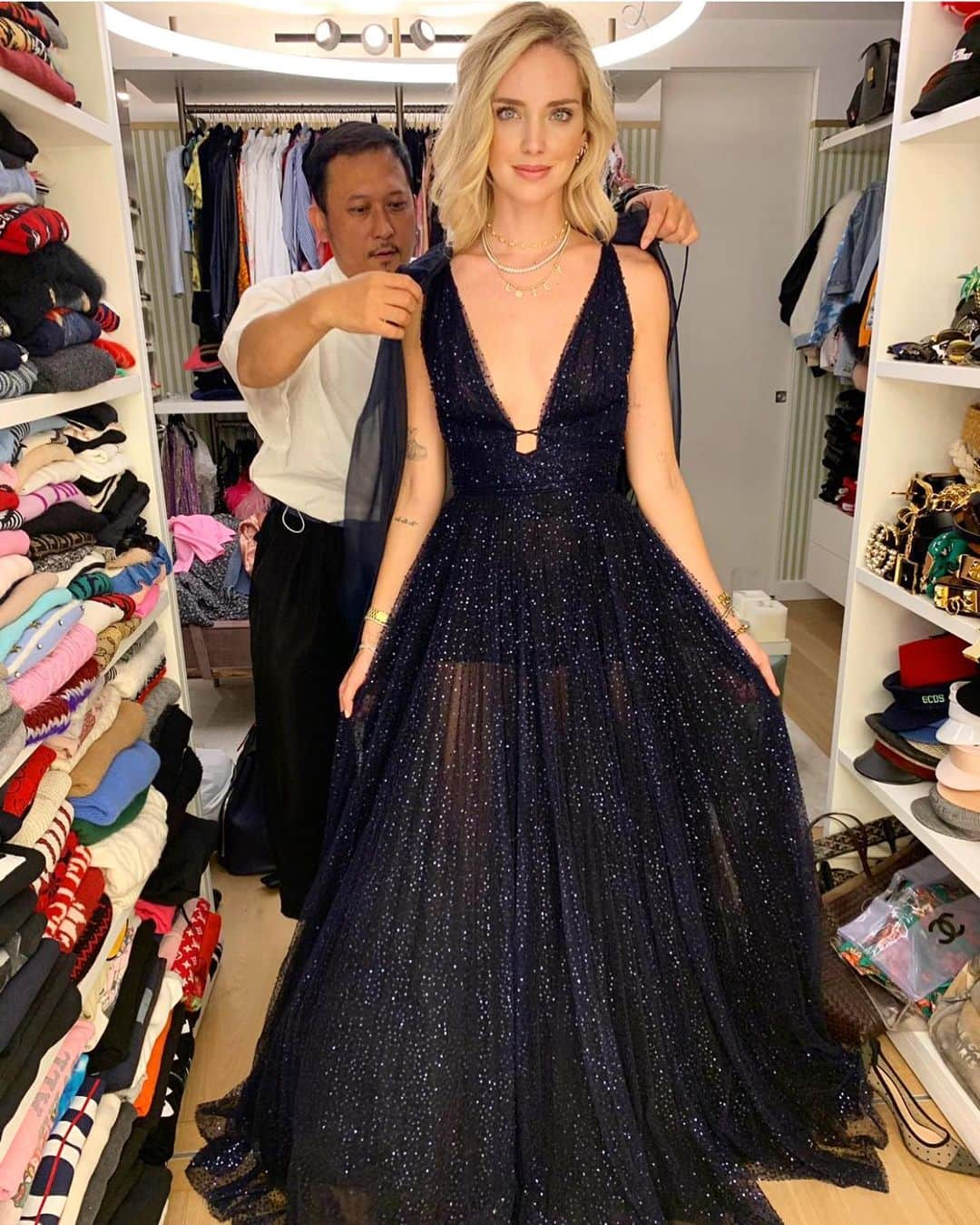 キアラ・フェラーニさんのインスタグラム写真 - (キアラ・フェラーニInstagram)「Throwback to when I tried for the first time my @dior custom Haute Couture dress designed by @mariagraziachiuri for @chiaraferragniunposted premiere at Venice Film Festival ❤️ #ChiaraFerragniUnposted #supplied」5月12日 2時20分 - chiaraferragni