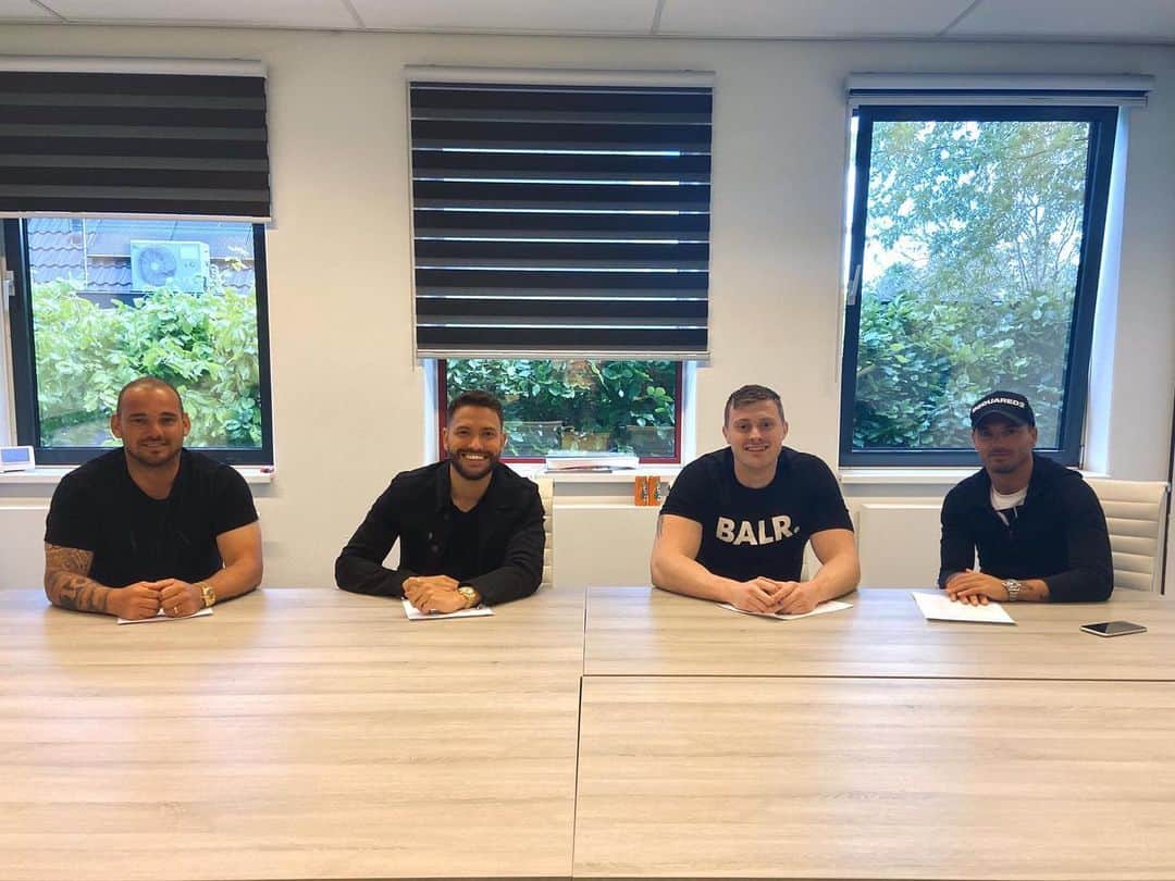 ヴェスレイ・スナイデルのインスタグラム：「Yes! Vandaag heb ik samen met @marck_vanbaal @rolfsanchez @rodneysneijder een nieuw project gestart voor heel ondernemend Nederland! Stay tuned!」