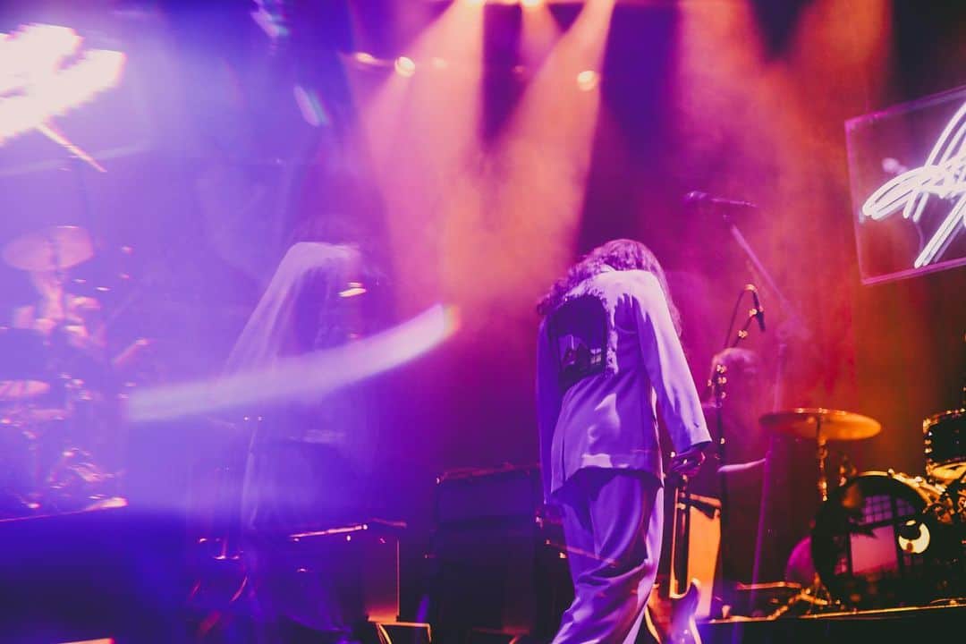 ベスト・コーストのインスタグラム：「Hi there friends. With all of the current uncertainty surrounding the evolving Coronavirus (COVID-19) pandemic, we’ve decided it is best to cancel our September / October “rescheduled” tour dates. I struggle everyday with anxiety surrounding what’s going on in the world - and it just doesn’t feel right to do this with such a lack of clarity swirling in the air. Not to mention, we have no idea if it will even be possible. We look forward to getting back out there as soon as there are guidelines and it’s safe to tour again. I miss you all very much and hope you are taking good care of yourselves. Thank you for understanding. We will see you on the other side of this 💜⁣ ⁣ All tickets will be automatically refunded. ⁣ ⁣ CANCELLED SHOWS:⁣ ⁣ ‪9/14 - Detroit, MI - El Club‬⁣ ‪9/16 - Philadelphia, PA - Union Transfer‬⁣ ‪9/17 - Boston, MA - Sinclair‬⁣ ‪9/18 - Brooklyn, NY - Brooklyn Steel‬⁣ ‪9/19 - Washington, DC - 9:30 Club‬⁣ ‪9/21 - Nashville, TN - Exit/In‬⁣ ‪9/22 - Atlanta, GA - Terminal West‬⁣ ‪9/24 - New Orleans, LA - Joy Theater‬⁣ ‪9/25 - Dallas, TX - Granada Theater‬⁣ ‪9/26 - San Antonio, TX - Paper Tiger‬⁣ ‪9/27 - Austin, TX - The Mohawk‬⁣ ‪9/29 - Phoenix, AZ - Crescent Ballroom‬⁣ ‪9/30 - San Diego, CA - The Observatory North Park‬⁣ ‪10/1 - Santa Ana, CA - The Observatory‬⁣」