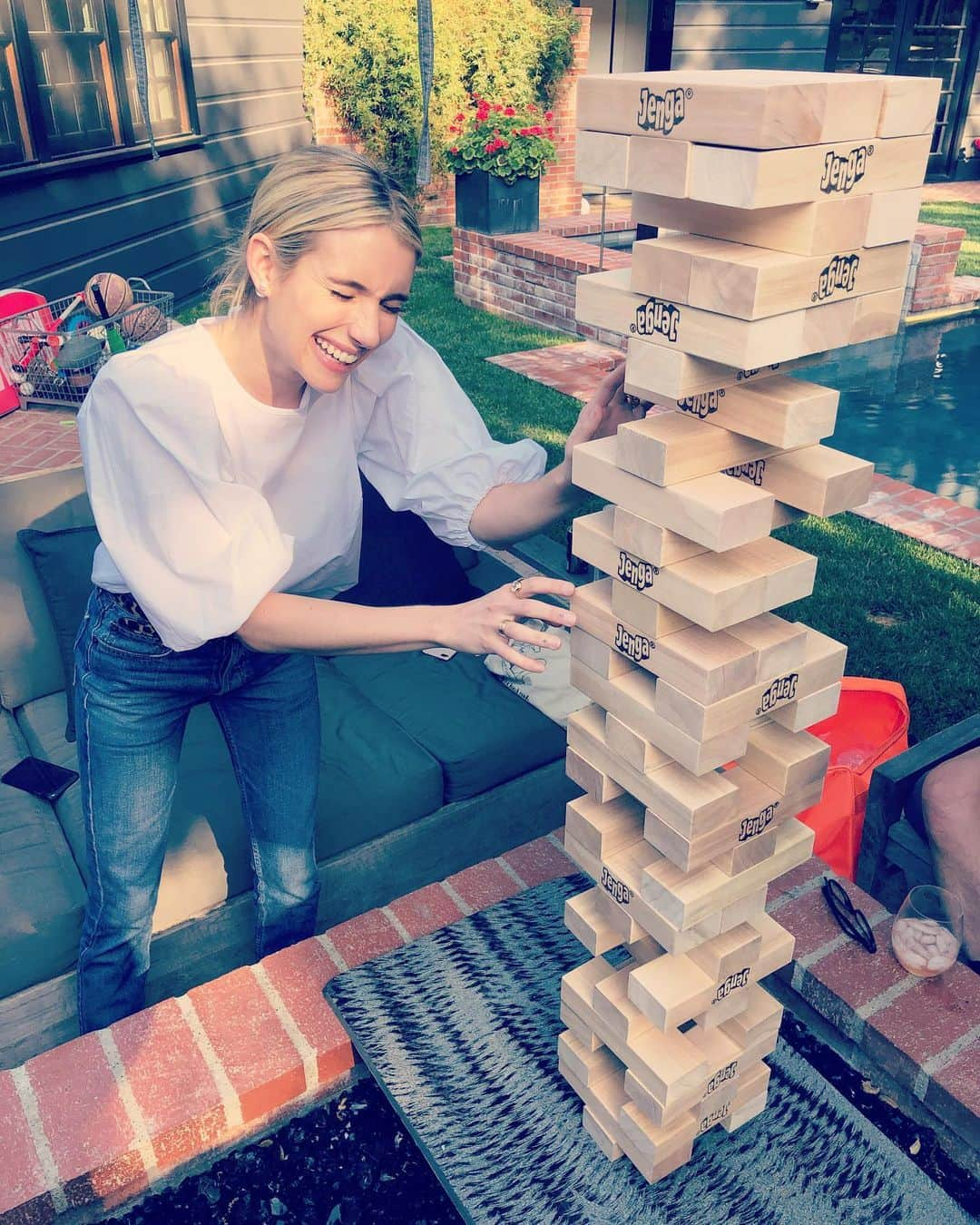 エマ・ロバーツさんのインスタグラム写真 - (エマ・ロバーツInstagram)「Yes...I was the one who knocked it all down #jenga @semanovich @iamharrysweeney @sweeneydavidm 🥊🏆🤍」5月12日 2時56分 - emmaroberts