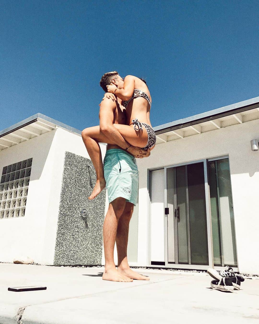 Lauren Elizabethのインスタグラム：「finally the day has come i post a throwback to the days we could leave our homes. as cheesy as it is, starting your day with gratitude is a game changer and each morning I’m grateful for @cameronfuller for a list of reasons too long to ever write on Instagram. Fun fact: the second photo is one of the places Cameron ALWAYS says “i wish we could go back there right now” and of course he’s said it during quarantine. I’m sick of a lot of things currently but gratitude like this is all that gets me thru ❤️😝」