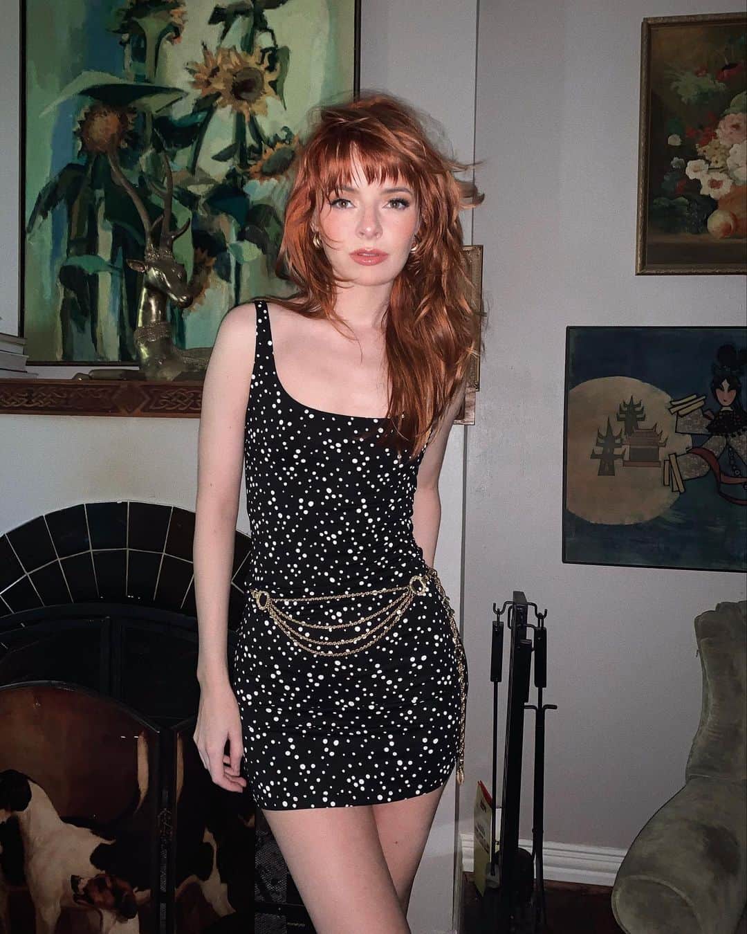 ジェーン・アルドリッジのインスタグラム：「First self inflicted haircut of my adult life and a 90s Dolce dress I found on eBay (don’t cancel me, it was 33 dollars and second hand 🤣)」