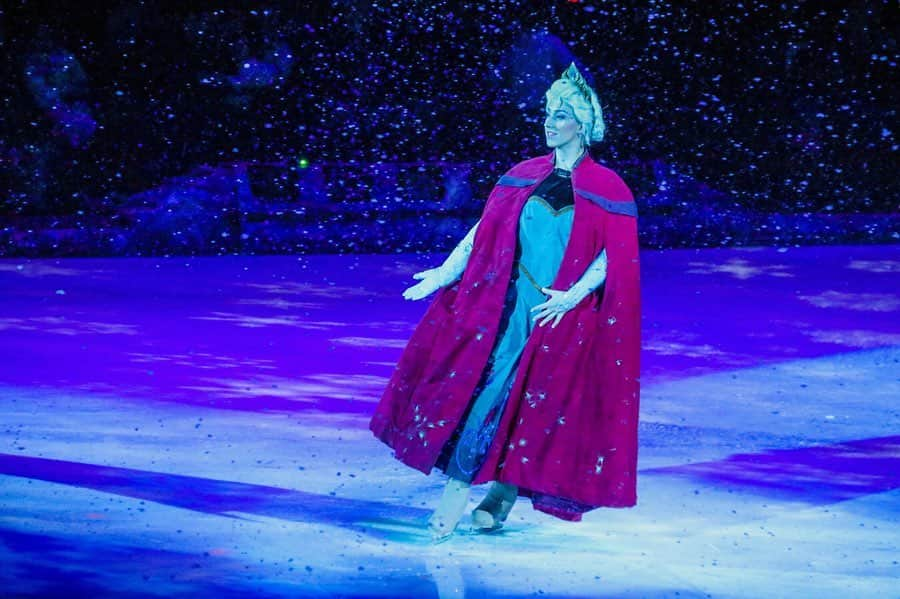 アレクシ・ギレスのインスタグラム：「Missing the ice and my Disney friends & family! ❤️❄️✨ #closingday #disneyonice #missthem #elsa #dreambig」