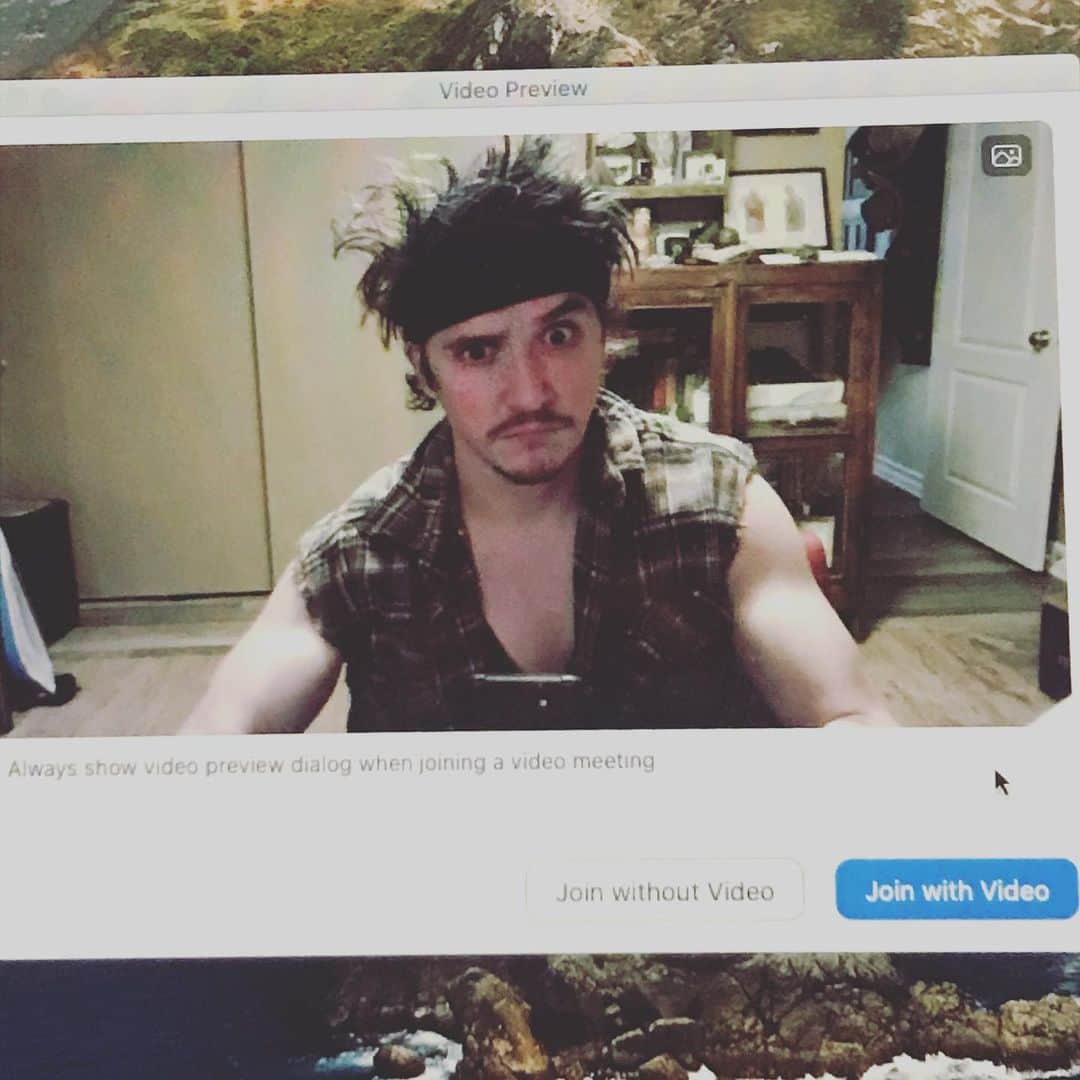 カイル・ガルナーのインスタグラム：「Almost signed into my kids school zoom meeting without him there.... decided against it.」