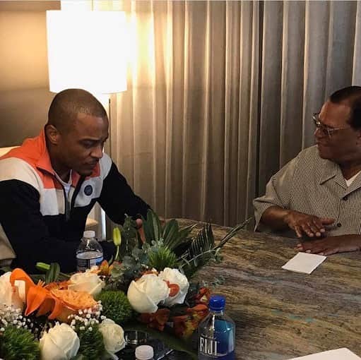 T.I.さんのインスタグラム写真 - (T.I.Instagram)「Wise men seek wise counsel. Such a humble,powerful, knowledgeable, intelligent,honorable Man of God. I'll always remember the dinner you invited me to before my bid started. Then you tried on several occasions to come visit me and the prison denied you entry. I'm forever grateful for your commitment to our people & your willingness to share your wisdom & vision with me and others like me within the culture. Happy 87th to The Honorable Minister Farrakhan!!! Peace&Blessings... Love&Respect King✊🏽👑」5月12日 4時08分 - tip