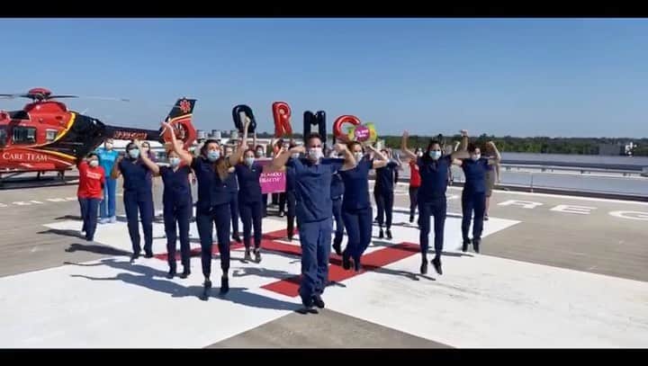 ピットブルのインスタグラム：「Thank you to the nurses from Orlando Regional Medical Center and all over the world. Appreciate you believing, your commitment, and your moves. Dale! #nursesweek #orlandohealth #ibelievethatwewillwin #ibelievechallenge」