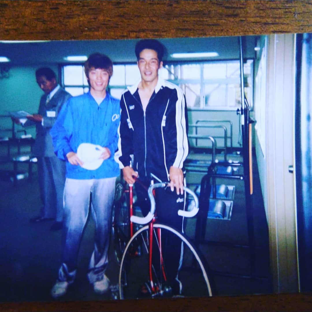 のインスタグラム：「本田晴美さんと僕。 #競輪場 #バイト時代 #走路審判補助 #本田晴美 #下唇に塩 #世界のホンダ #斉藤和義」