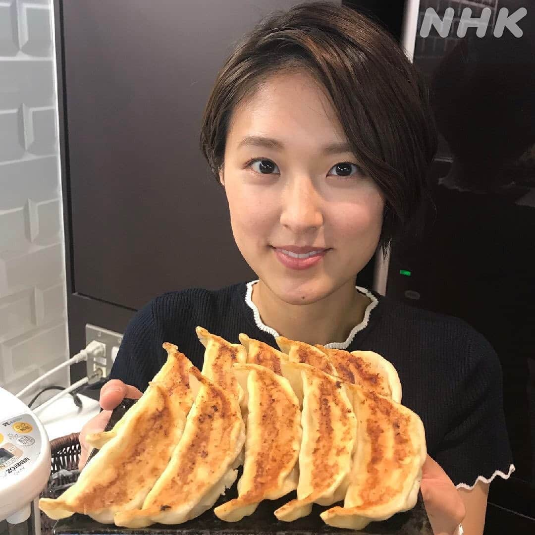 あさイチさんのインスタグラム写真 - (あさイチInstagram)「みなさん、ギョーザの具はなに派？⠀﻿ ニラキャベツ？白菜？⠀﻿ ちなみに近江アナは白菜の漬物を入れるそうです🥬﻿ ﻿ #ギョーザ #ランチ #いただきます﻿ #白菜 #ニラキャベツ #漬物 #近江友里恵 アナ﻿ #nhk #あさイチ #8時15分から」5月12日 14時55分 - nhk_asaichi