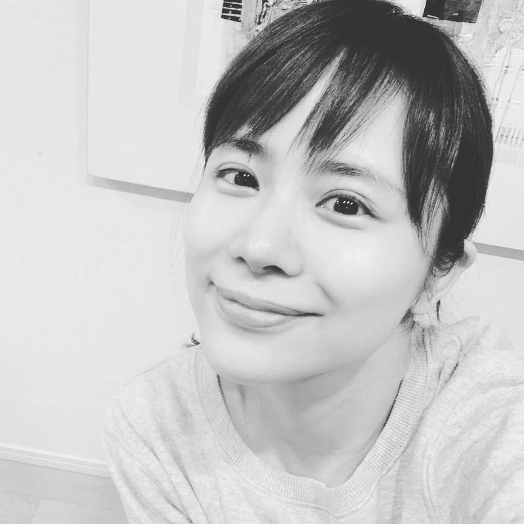 松尾知枝さんのインスタグラム写真 - (松尾知枝Instagram)「♡﻿ 昨日YouTubeの動画撮影を﻿ していました✨﻿ ﻿ ﻿ ﻿ 私の専門である﻿ 恋愛がテーマなんだけど﻿ 人生設計や﻿ 人との関わり方﻿ 哲学にも及んでいたり﻿ ﻿ ﻿ ﻿ ﻿ ちょっとおもしろい感じの﻿ 内容になってます﻿ ﻿ ﻿ ﻿ 台本作るの好きじゃなくて﻿ 質問してもらいながら﻿ アドリブで作っていきました﻿ ﻿ ﻿ ﻿ 今、チームメンバーが﻿ 編集作業を進めています﻿ ﻿ ﻿ ﻿ ﻿ ﻿ 公開を楽しみに﻿ しててくださいね﻿ ﻿ ﻿ ﻿ ♱⋰ ⋱✮⋰ ⋱♱⋰ ⋱﻿ ﻿ 皆様にとって﻿ 健やかな１日でありますように﻿ ﻿ ﻿ ﻿ ♱⋰ ⋱✮⋰ ⋱♱⋰ ⋱﻿ ﻿ 魂を揺さぶる結婚﻿ オンライン婚活スクール事業をはじめました。﻿ プロフィールのURLから😊﻿ ﻿ ﻿ ﻿ #婚活#婚活支援#婚活女子#恋活#結婚したい#婚活中#恋愛相談#片思い#ラブ#好きな人#名言#恋#婚活コンサルタント﻿ #恋活#恋愛相談##恋愛の悩み　﻿ #元CA#松尾知枝#stayhome #家で過ごそう﻿」5月12日 14時58分 - chie_matsuo