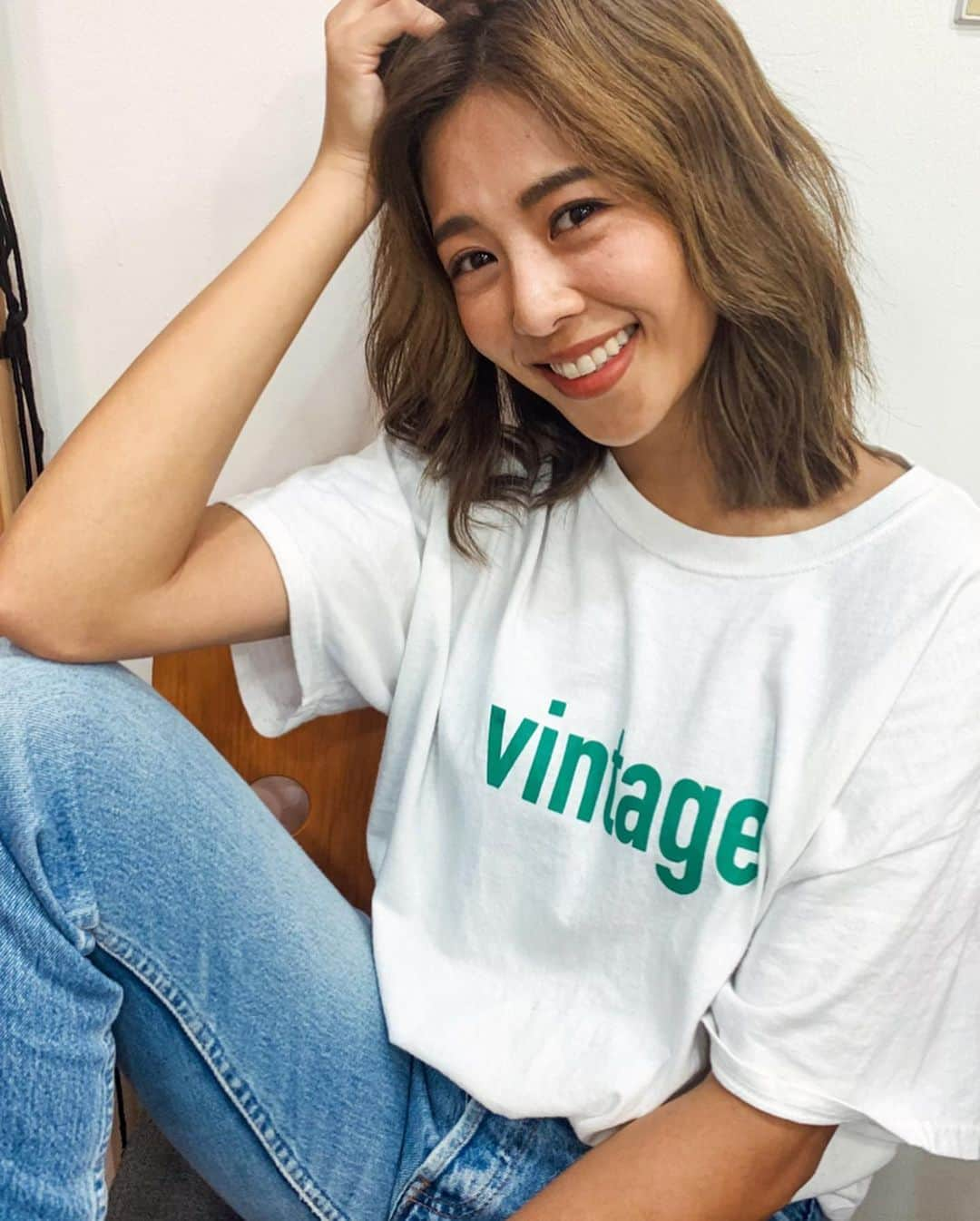 吉田夏海さんのインスタグラム写真 - (吉田夏海Instagram)「去年完全sold outだったLit vintageオリジナルTシャツを再受注販売します🖤🖤🖤﻿ ﻿ オーダー期間は﻿ 5/12〜5/31までとなります🌈﻿ (お届けは6月末〜7月頭になります)﻿ ﻿ 定番カラーにプラス今季限定カラー﻿ ・グレー﻿ ・グリーン﻿ ・オーキッド﻿ ﻿ 定番カラー﻿ ﻿ ・ホワイト﻿ ・ブラック﻿ ・ダークグレー﻿ ・ネオンイエロー　﻿ ﻿ 全7色になります🤗﻿ ﻿ 前にはvintage、後ろにはLitのプリントがポイントになります✨﻿ ﻿ Litは最高という意味です✌️﻿ ﻿ みんなに最高なものを届けたくてこの名前にしたんです☺️💗﻿ ﻿ 着れば着るほどクタってなるvintage感を楽しんでもらえたらなぁと思います🙏💭﻿ ﻿ ウェブサイトはプロフィール欄からアクセスできますのでよろしくお願いします🌻﻿ ﻿ ※写真着用サイズＬ﻿ ﻿ #litvintage﻿ #originaltee﻿ #vintagefashion ﻿ #vintagestyle」5月12日 15時16分 - natsumiiiiiiiiiii