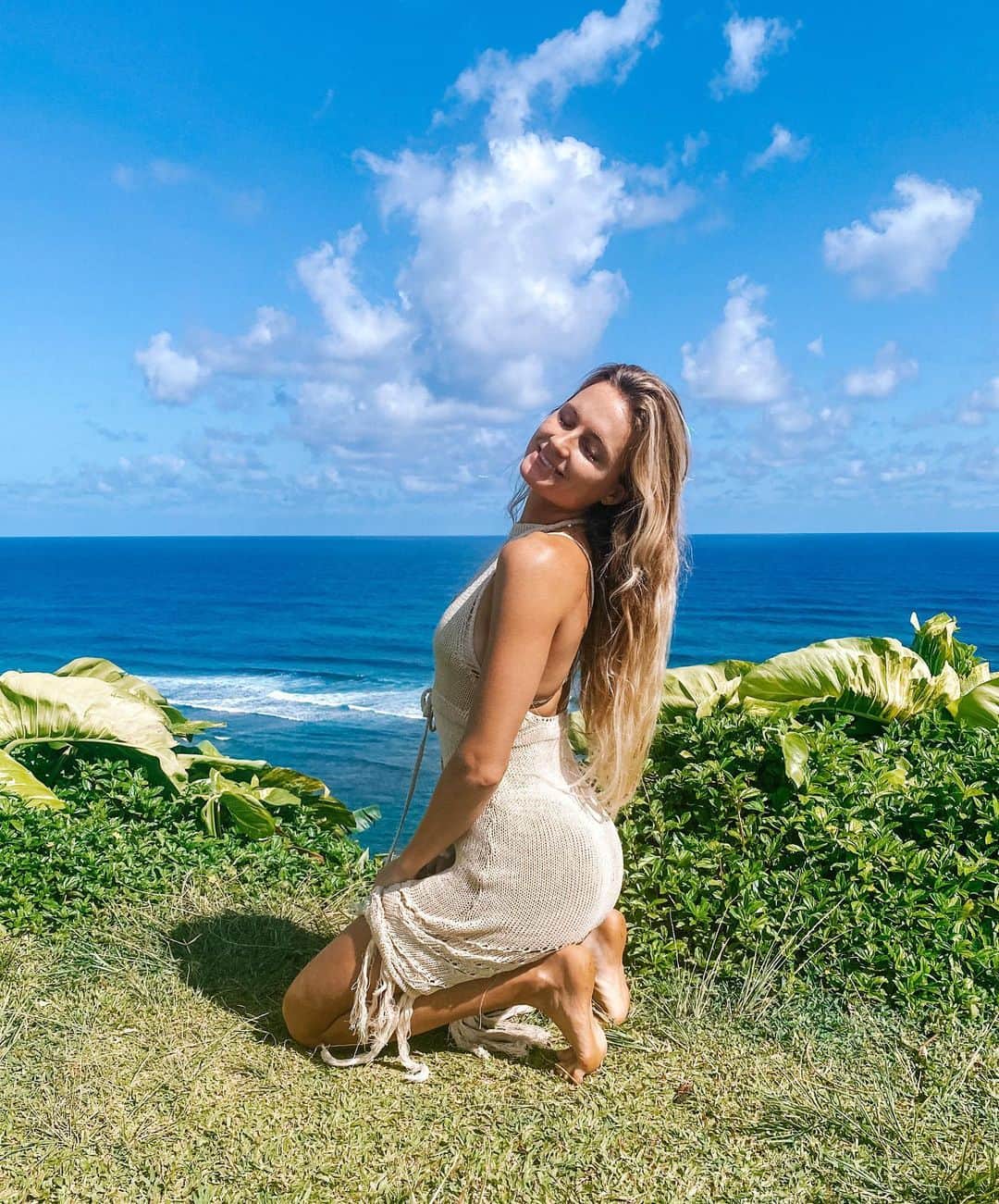 アラナ・ブランチャードのインスタグラム：「The sun makes me happy🌞」