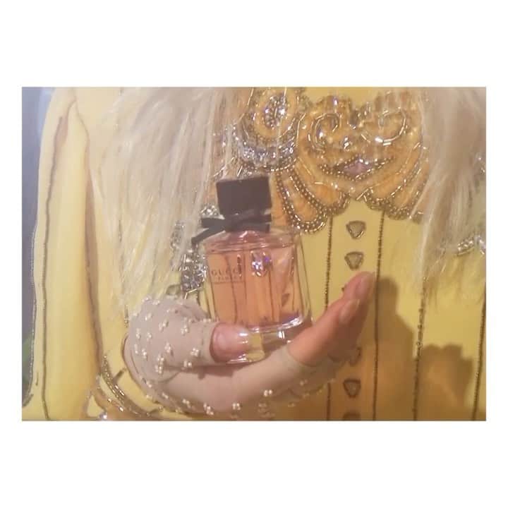 のインスタグラム：「First seen on @guccibeauty, a video by @jeremyvalender and @markacgee unveils scenes from the making of the new #GucciFlora campaign by artistic duo #PierreetGilles @pierre_pierreetgilles @pierreetgilles_gilles. Discover more about the #GucciFlora fragrance family and the new limited-edition scent through link in bio. #AlessandroMichele @alessandro_michele #GucciBeauty」