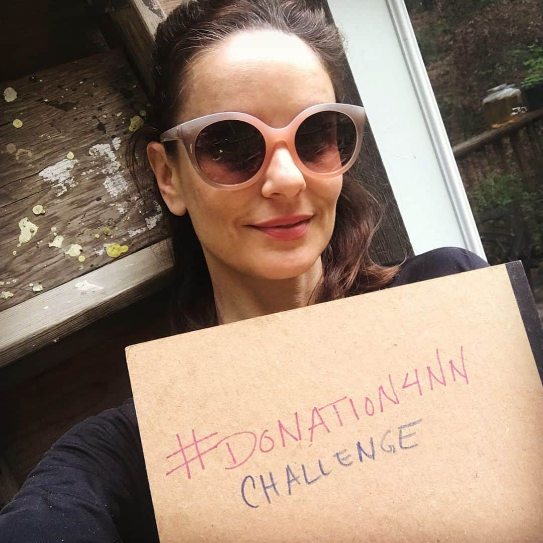 サラ・ウェイン・キャリーズさんのインスタグラム写真 - (サラ・ウェイン・キャリーズInstagram)「okay @byellowtail - #donation4navajonationchallenge accepted!  i made my donation to support our friends in Navajo country - who will soon surpass NYC in #Covid19 cases.  and i nominate @jonnybernthal @bigbaldhead @officialjoshholloway & @dominicpurcell to take the challenge next.  okay boys, it goes like this: 1. make a donation - link in my bio 2. share the graphic in this post or take a pic of yourself with a sign reading #donation4NNchallenge 3. challenge 4 friends to join us (4 is a very important number to Navajo people) 4. watch how fast we can make a difference to folks who need our love & support 💕」5月12日 6時54分 - sarahwaynecallies