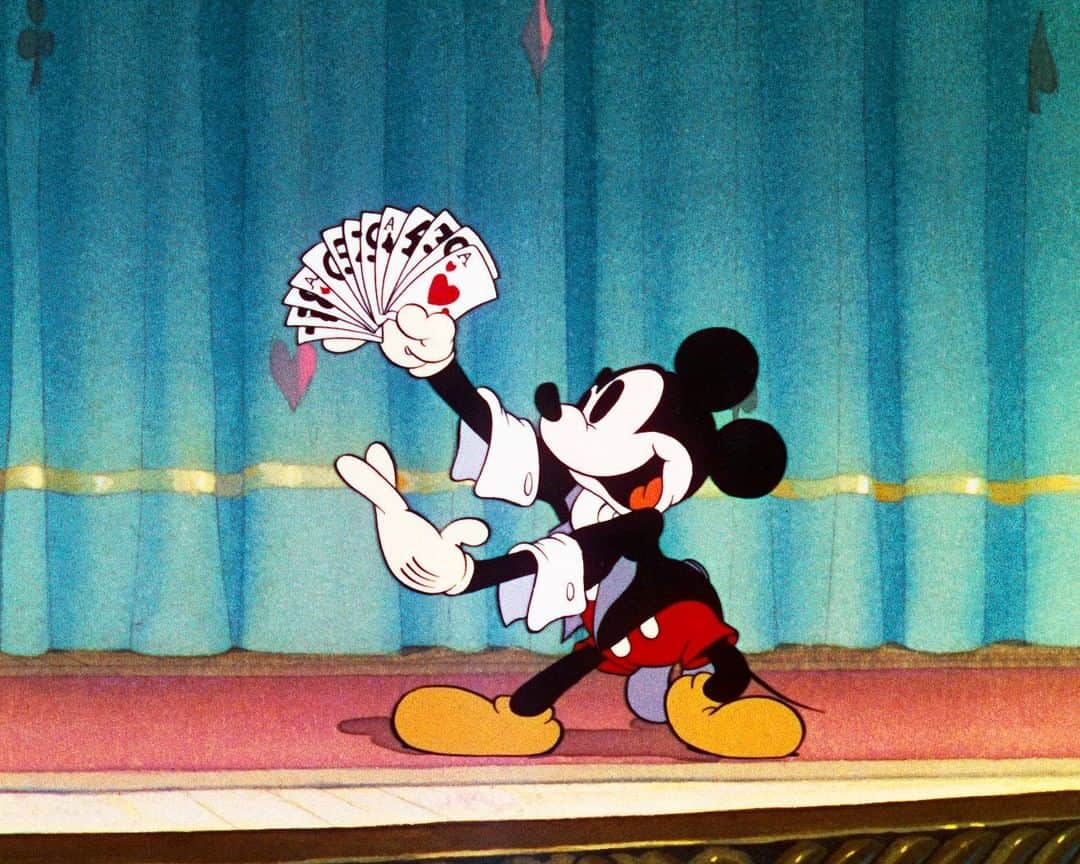 Disneyさんのインスタグラム写真 - (DisneyInstagram)「Sometimes it’s fun to make your own magic! ✨」5月12日 7時00分 - disney