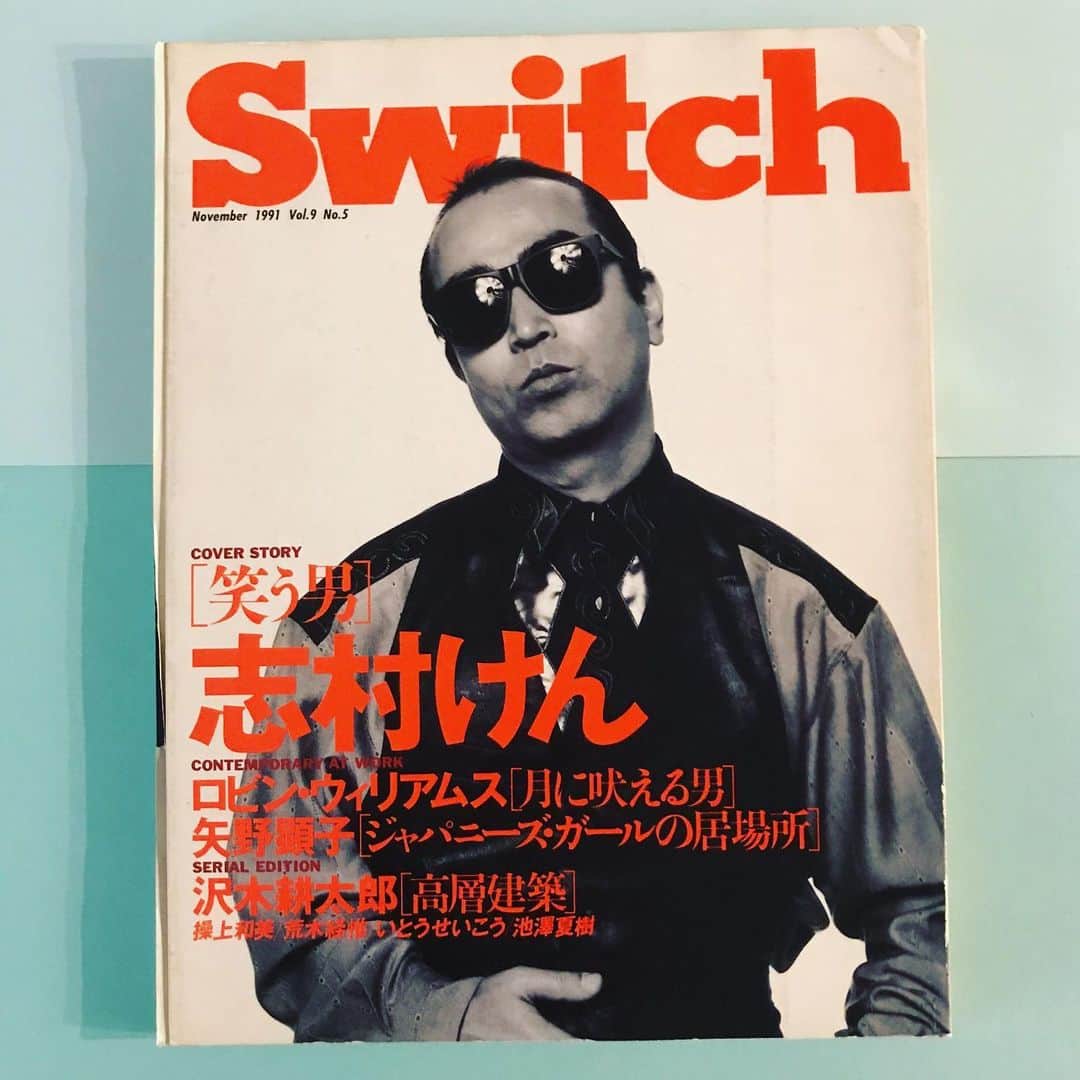 竹村真奈のインスタグラム：「#bookcoverchallenge . ブックカバーチャレンジ7日目は 『Switch』［笑う男］志村けん特集号。 これまでも大事にしてた一冊だけど、ますます忘れられない一冊になりました。『8時だョ！全員集合』の観覧に2回行ったことが自慢です。ゲストが2回とも堀ちえみさんだったのも甘酸っぱい思い出…。 . 最後のバトンは同じ号の『Switch』を持っていた実兄に。やってくれるかどうかはわからない😂 @takemuranaoya1973 . バトン系のものをやるのは初めてでしたがいろんなことを振り返れてとても楽しかったです。好きな本は山ほどあるけど、パッと頭に浮かぶ特別なものっておそらく何年経ってもあまり変わらない。そんな貴重な7冊の中に、自分の本を紹介してくださっている方もいらして、これはもうたまらなく嬉しかったです。 . 📕7日間のブックカバーチャレンジとは📘 読書文化の普及に貢献するためのチャレンジです。参加方法は「好きな本を1日1冊、7日間投稿する」というもの。ルールは「本についての説明はナシで表紙画像だけアップする」。毎日1人のFB、Instagramの友達を招待してこのチャレンジに参加していただくようお願いします。 . #ブックカバーチャレンジ #7daysbookcoverchallenge #志村けん #忘れない」