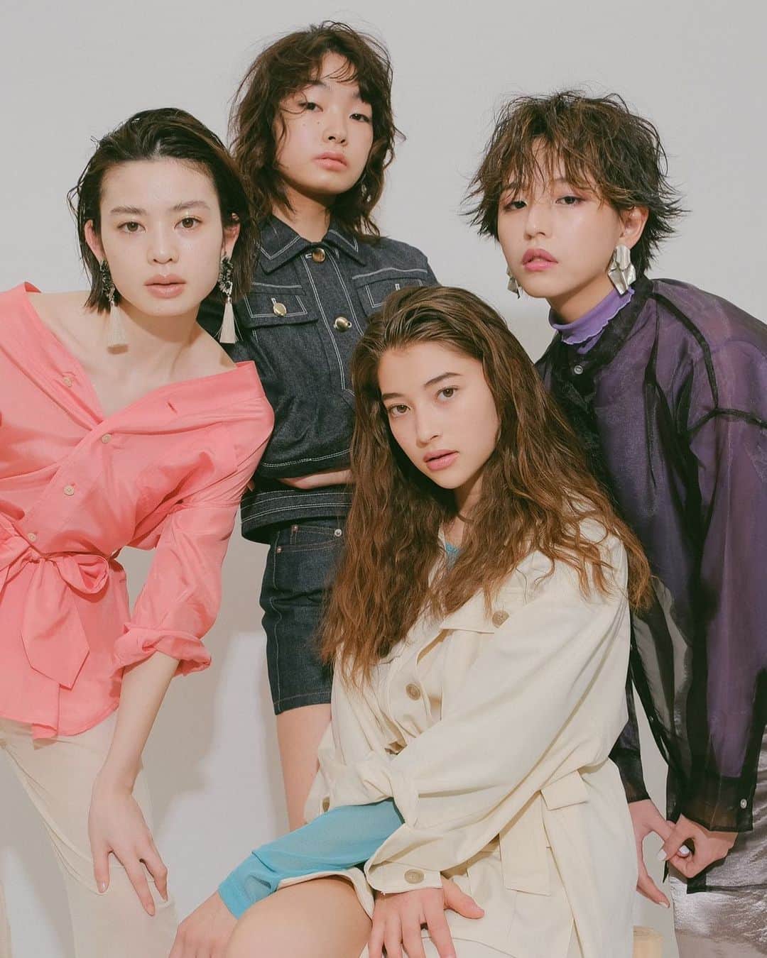 久保雄司のインスタグラム：「早く撮影したいな〜✨ SIX LIVEもまたやりたい😊  SIX2020年度1次募集は４月30日終了致しました。 1次募集では2021年度新入社員2名内定致しました☆  2次募集につきましては募集する場合、 改めてご報告致します🔸  今日も素敵な一日にしましょう♪  #six_salon」
