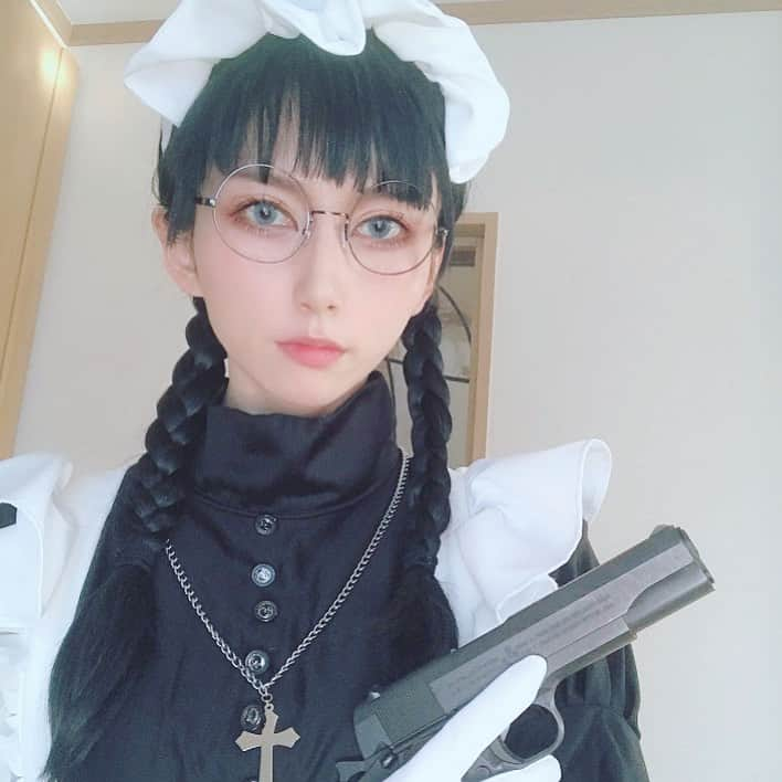 鷹村アオイのインスタグラム：「. BLACK LAGOON  ロベルタ  #blacklagoon #blacklagooncosplay #blacklagoonroberta #ロベルタコスプレ  #ブラックラグーン #ブラックラグーンコスプレ」